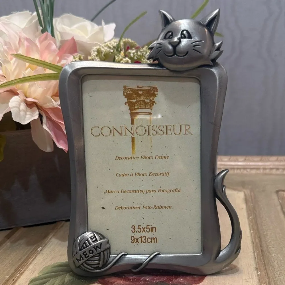 Vintage Connoisseur Pewter Silver Cat Photo Frame Kitty Ball of Yarn 3.5x5
